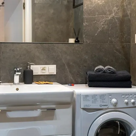 Grzybowska With Parking - By Rentujemy * Warschau