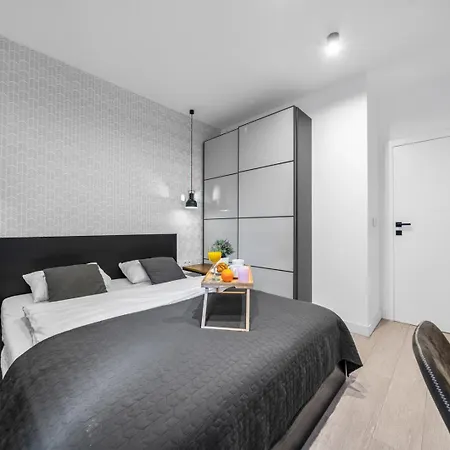 Grzybowska With Parking - By Rentujemy