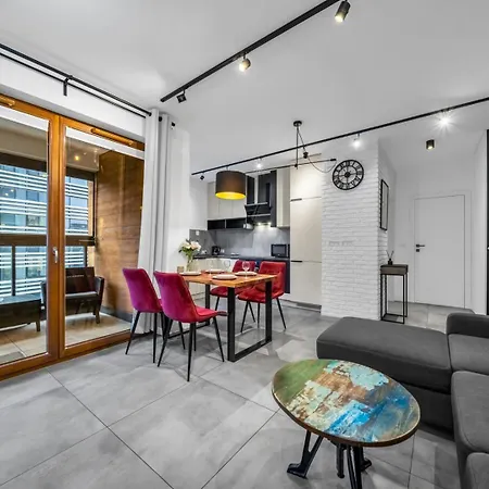 Appartement Grzybowska With Parking - By Rentujemy Warschau