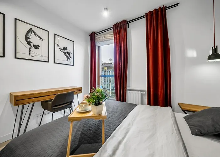 Grzybowska With Parking - By Rentujemy