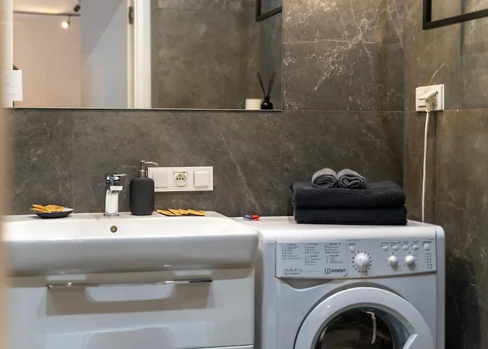 Grzybowska With Parking - By Rentujemy * Warszawa