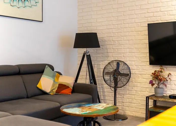 Grzybowska With Parking - By Rentujemy *