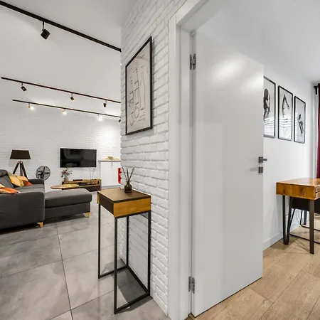 Grzybowska With Parking - By Rentujemy Warschau