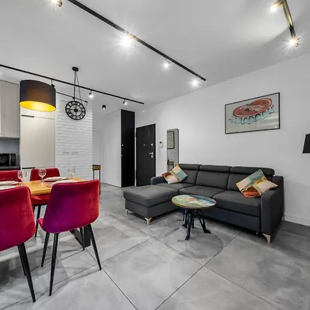 Grzybowska With Parking - By Rentujemy Warschau